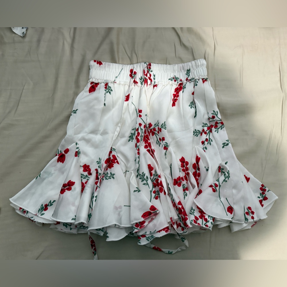Selfie Leslie White Floral Skirt
